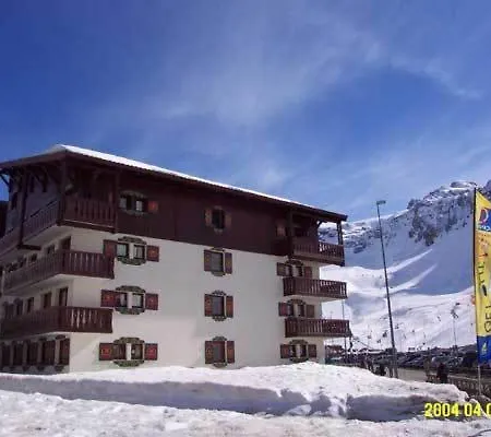 Le Chalet Club *